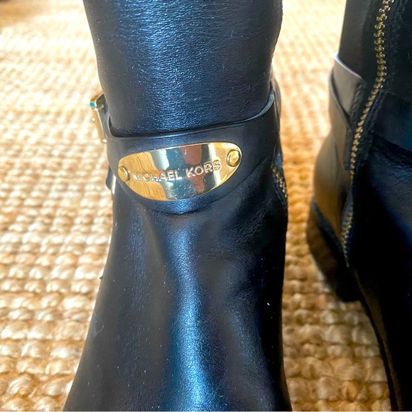 Michael Kors boots 6 1/2M. Stretchy material - Picture 2 of 4